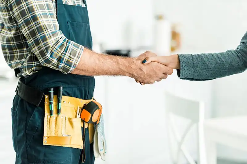 contractor and customer shaking hands